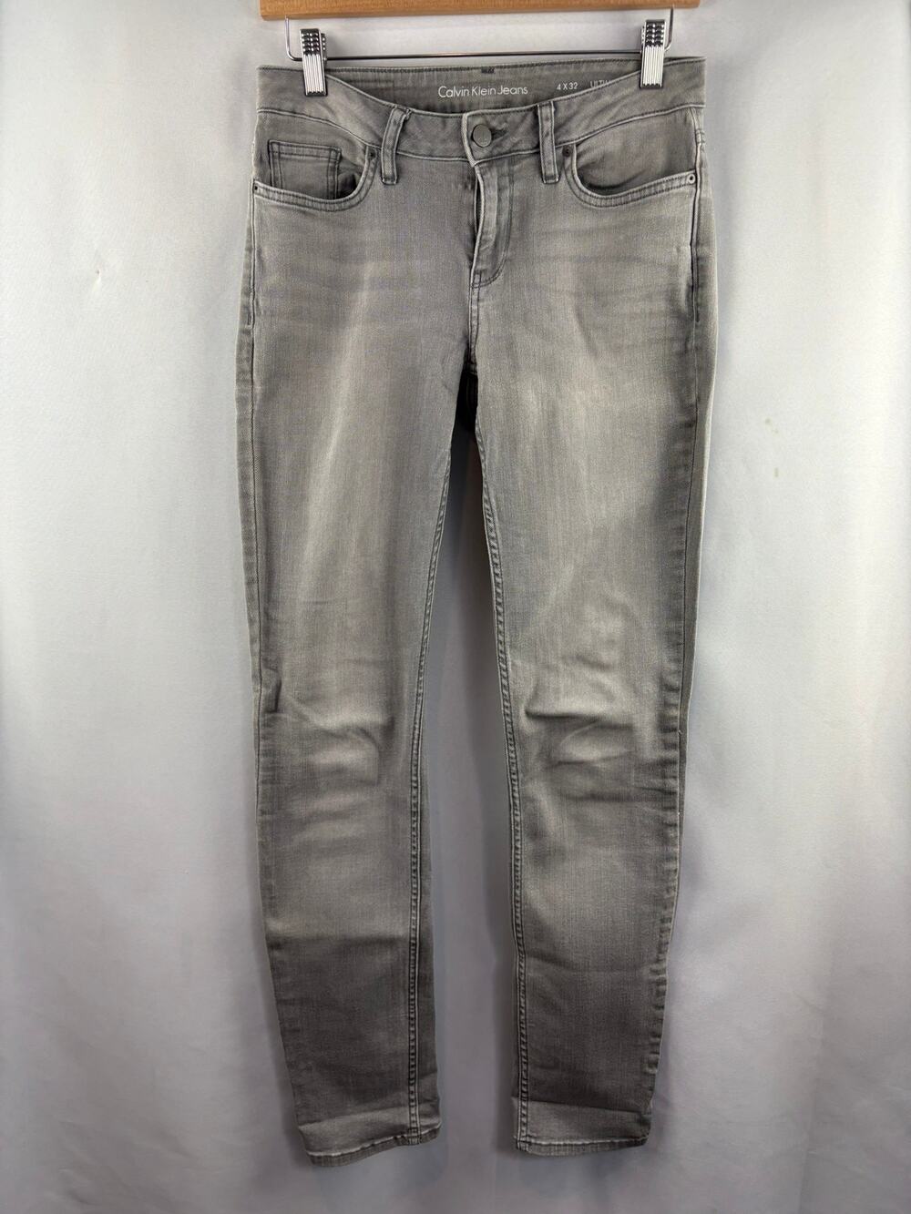 Women’s Calvin Klein Size 4x32 Light Gray Skinny Jeans